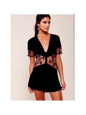 For Love & Lemons Elenora
Romper Black. Size M. EUC